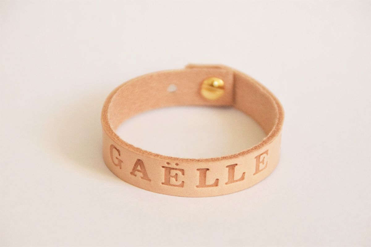 cadeaux bracelet prénom gravé 