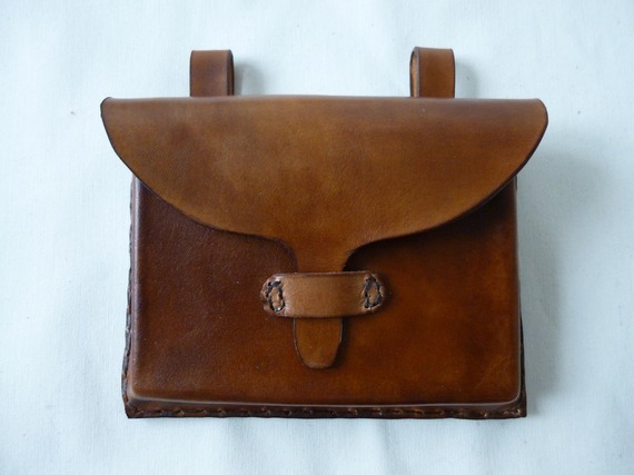 pochette artisanale en cuir pour ceinture