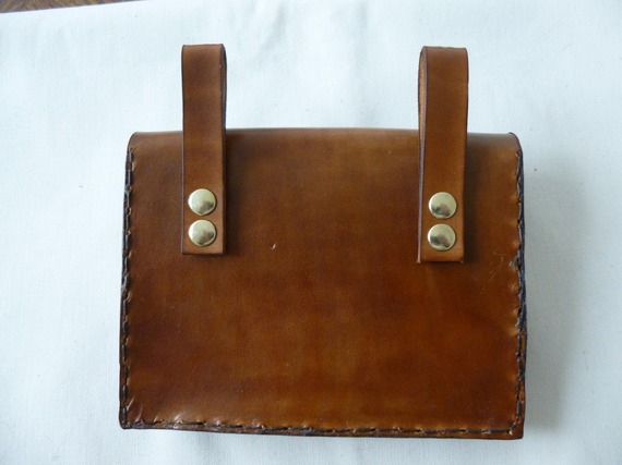 pochette artisanale en cuir pour ceinture