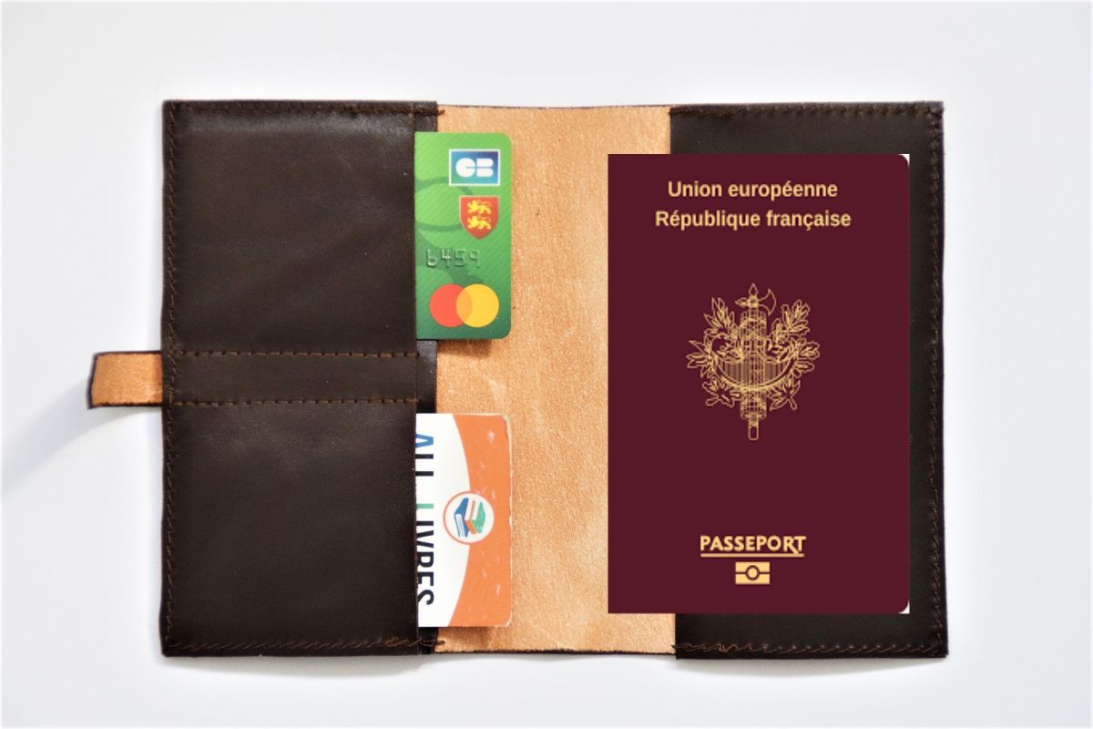 porte passeport personnalisé